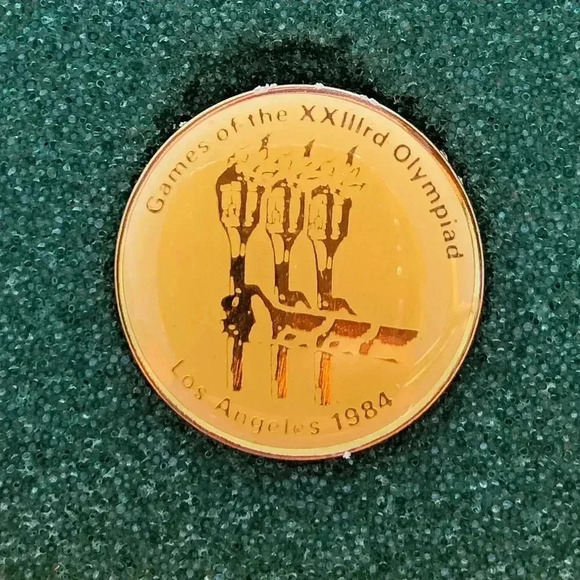 1984 Olympic Basketball Pin set - Picture 3 of 5